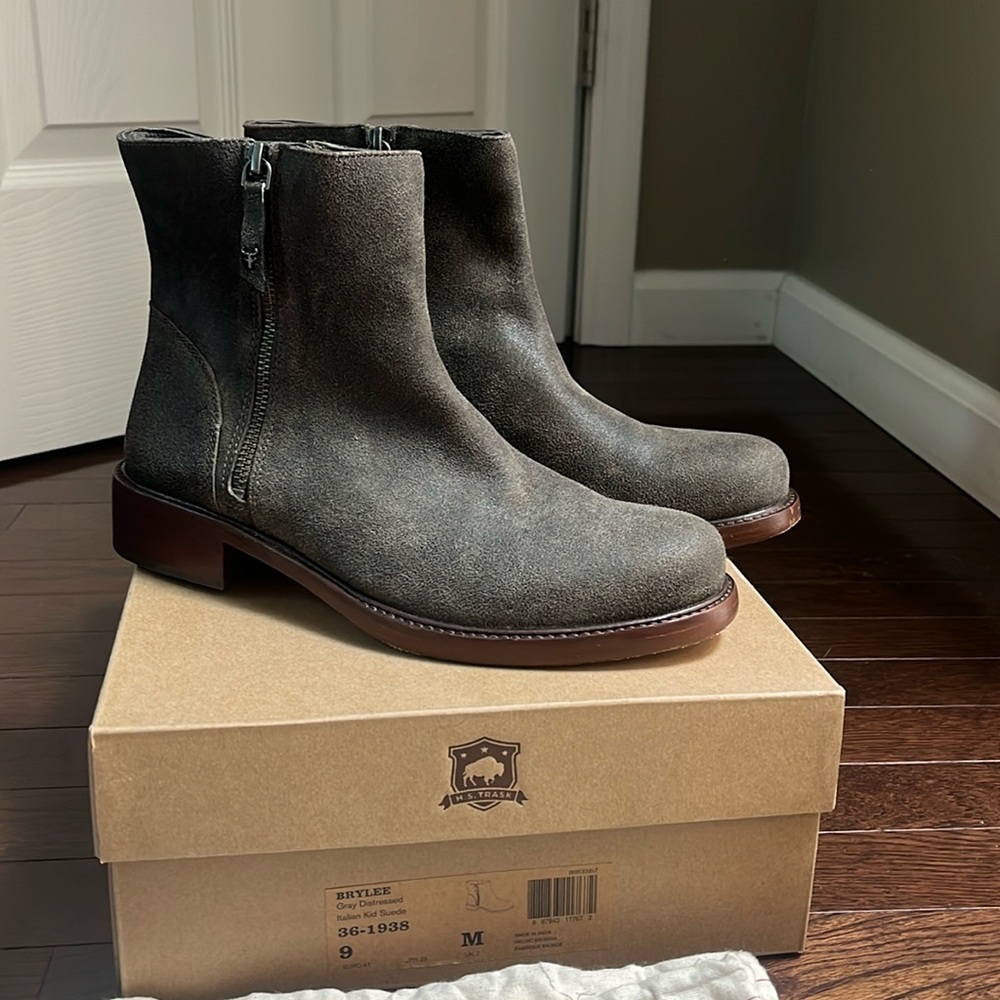 Brylee H. S. Trask gray distressed zip bootie size 9
